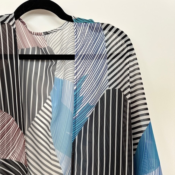 Striped Abstract Print Kimono | Sheer Lightweight Layering | Size S - Picture 3 of 4